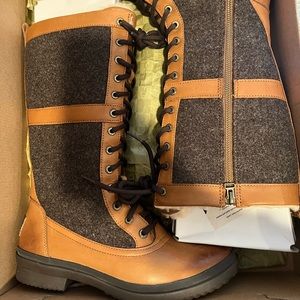 Ugg Elvia winter boots